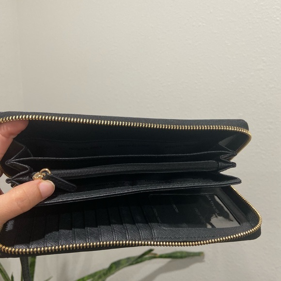 Michael Kors Wristlet/Wallet - Picture 3 of 6